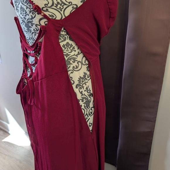 🖤 Asymmetrical Burgundy Floor Length Dress - Picture 4 of 7